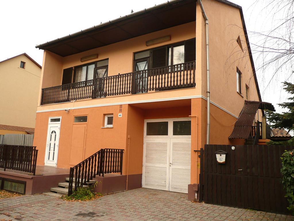 Orchidea Apartman Tata Bagian luar foto